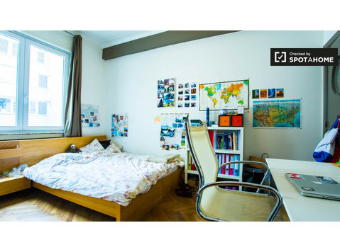 Ausgestattete Zimmer in der Wohnung im Europäischen… - Zu Vermieten