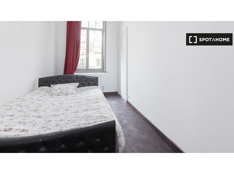 Furnished room in 4-bedroom apartment in Forest, Brussels - For Rent
