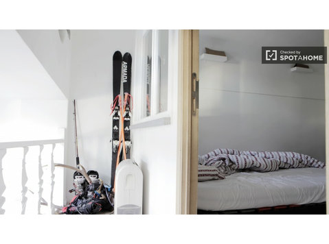 Furnished room in 4-bedroom apartment in Ixelles, Brussels - Te Huur