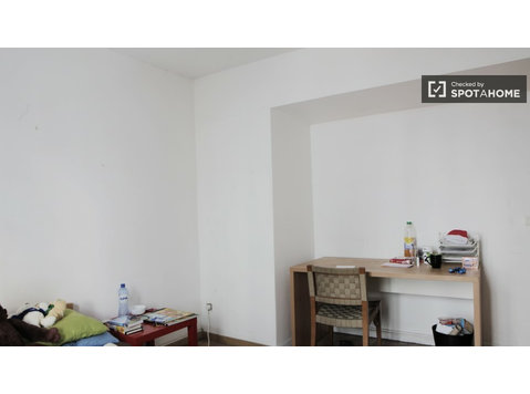 Camera arredata in appartamento nel centro di Bruxelles - In Affitto