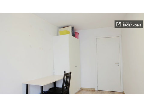 Furnished room in apartment in Brussels City Centre - For Rent
