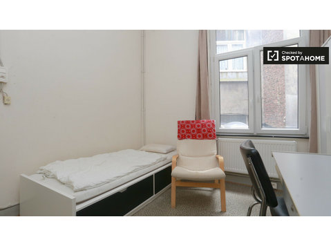 Quarto mobiliado em apartamento em Saint Gilles, Bruxelas - Aluguel