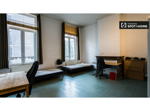 Chambre meublée dans un appartement à Saint Josse, Bruxelles - À louer