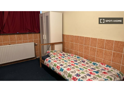 Brüksel, Uccle'da paylaşımlı dairede mobilyalı oda - Kiralık