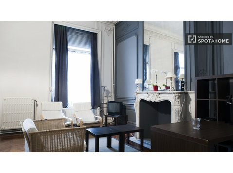 Einladendes Zimmer in einem 3-Zimmer-Apartment in Ixelles,… - Zu Vermieten