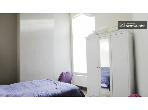 Großes Zimmer in einem Apartment in Bussels City Centre - Zu Vermieten