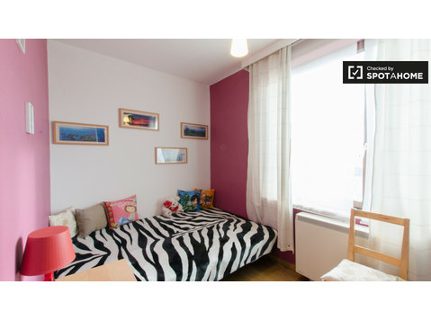 Light room in cool apartment in Nederoverheembeek, Brussels - For Rent