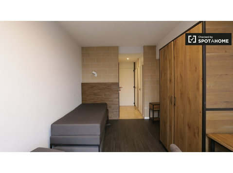 Malerisches Zimmer in einer Wohnung in Saint Gilles, Brüssel - Zu Vermieten