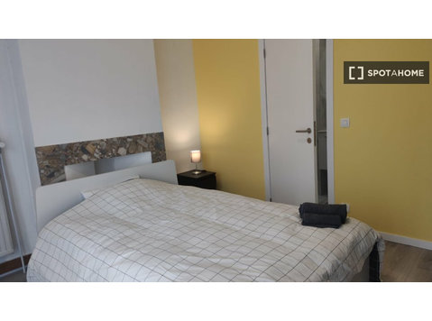 Private Bedroom for rent, Saint-Jose-ten-noode, Brussels - השכרה