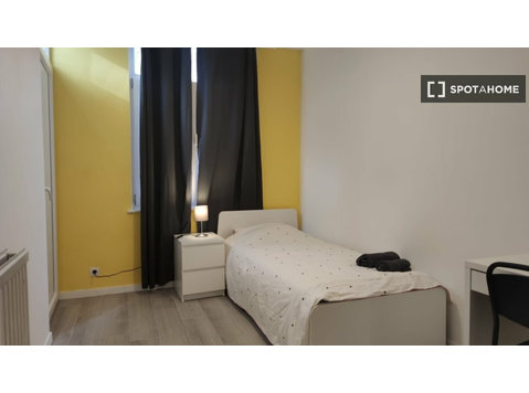 Private Bedroom for rent, Saint-Jose-ten-noode, Brussels - For Rent