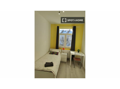 Private Bedroom for rent, Saint-Jose-ten-noode, Brussels - השכרה