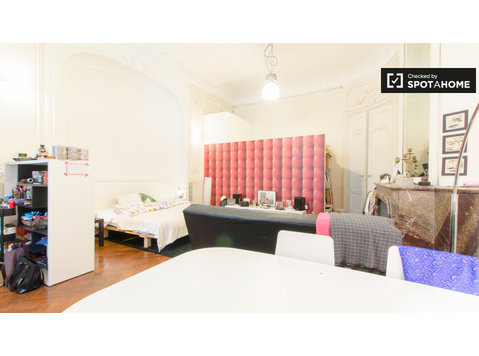 Uriges Zimmer in einem 3-Zimmer-Apartment in Ixelles,… - Zu Vermieten