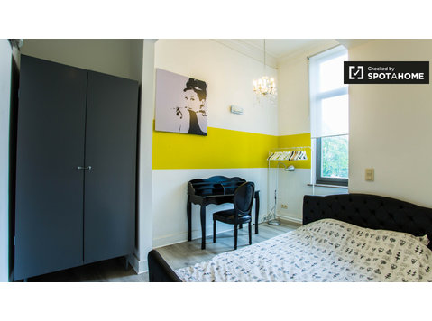 Relaxing room in 2-bedroom apartment in Uccle, Brussels - For Rent
