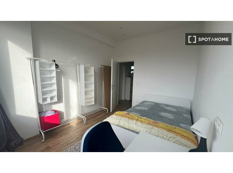 Chambre à Louer de 25m2 à Etterbeek dans Appartement… - À louer