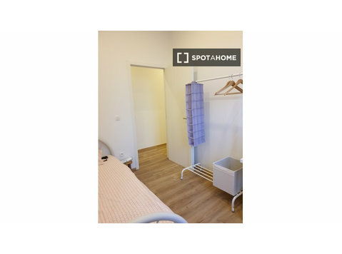Chambre à Louer à Etterbeek Dans Appartement Entièrement… - À louer