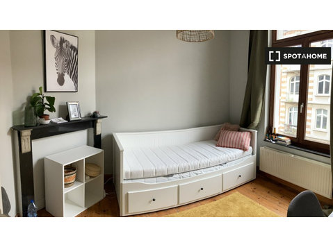 Room for rent in 1-bedroom apartment in Brussels - Te Huur