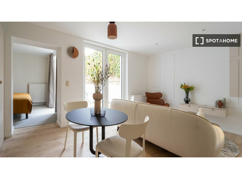 Quarto para alugar em apartamento de 10 quartos em Ixelles,… - Aluguel