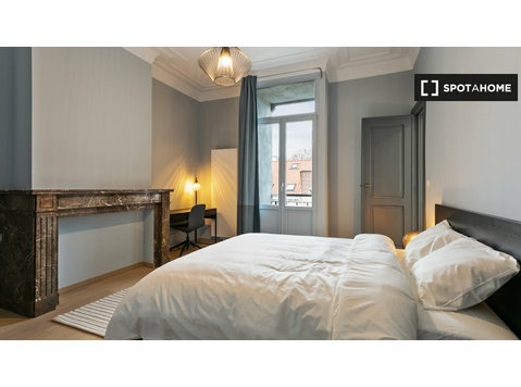 Brüksel, Saint-Gilles'de 10 yatak odalı evde kiralık oda - Kiralık