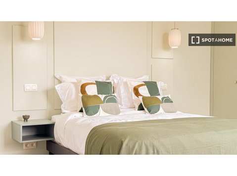 Chambre à louer dans un appartement de 11 chambres à Uccle,… - À louer