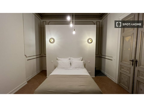 Zimmer zu vermieten in 11-Zimmer-Wohnung in Uccle, Brüssel - Zu Vermieten