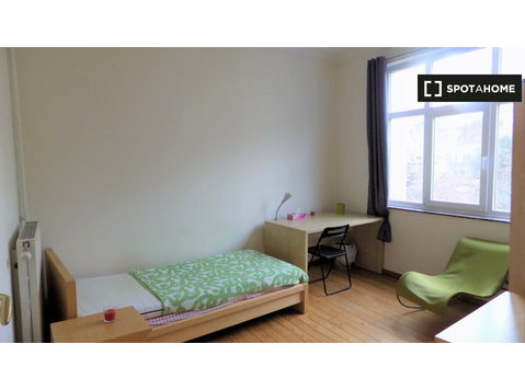 Pokój do wynajęcia w domu z 11 sypialniami w Etterbeek - Do wynajęcia