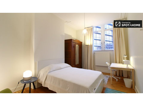 Room for rent in 11-bedroom house in Ixelles, Brussels - Ενοικίαση