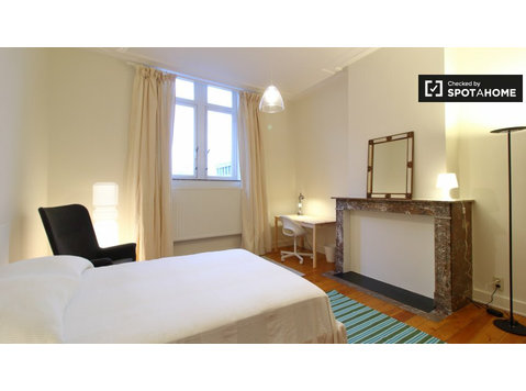 Room for rent in 11-bedroom house in Ixelles, Brussels - 임대