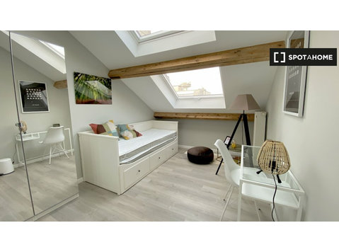 Room for rent in 12-bedroom house in Schaerbeek, Brussels - Disewakan