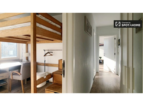 Room for rent in 2-bedroom apartment in Auderghem, Brussels - Ενοικίαση