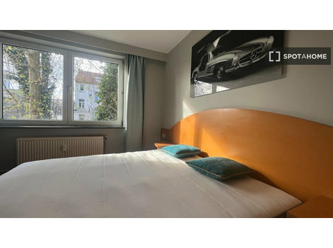 Pokój do wynajęcia w dwupokojowym mieszkaniu w Brukseli - Do wynajęcia