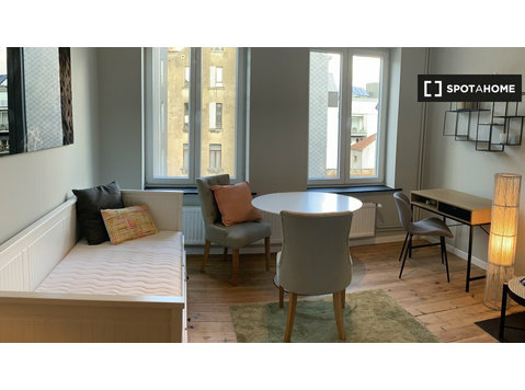 Room for rent in 2-bedroom apartment in Brussels - Te Huur