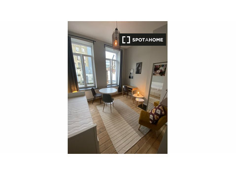 Room for rent in 2-bedroom apartment in Brussels - For Rent