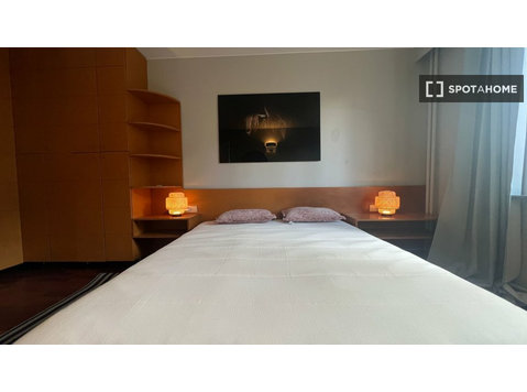 Chambre dans un appartement de 2 chambres à Bruxelles - À louer