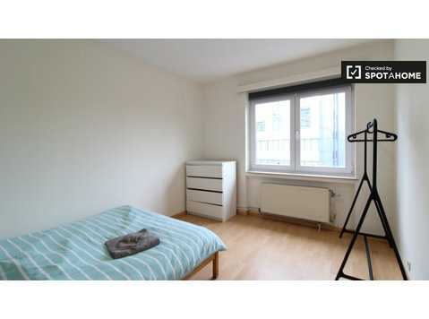Zimmer zu vermieten in 2-Zimmer-Wohnung in Forest, Brüssel - Zu Vermieten