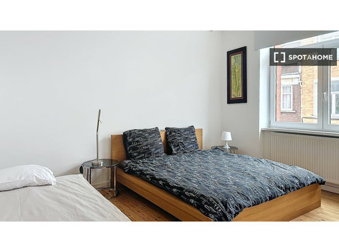Room for rent in 3-bedroom House - For Rent