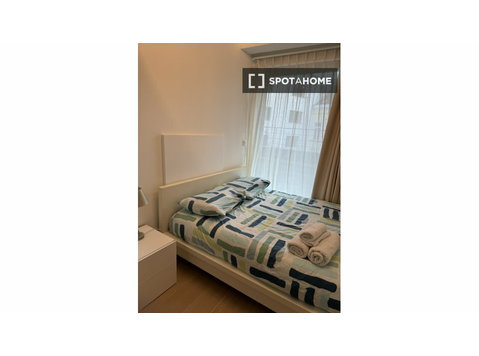 Aluga-se quarto em apartamento de 3 quartos - Aluguel