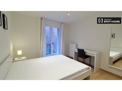 Room for rent in 3-bedroom apartment in Brussels City Center - Aluguel