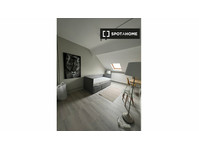 Room for rent in 3-bedroom apartment in Ixelles, Brussels - เพื่อให้เช่า