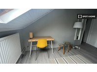 Room for rent in 3-bedroom apartment in Ixelles, Brussels - Cho thuê
