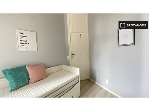 Room for rent in 4-bedroom apartment, European Quarter - 	
Uthyres