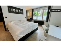 Room for rent in 4-bedroom apartment in Brussels - Kiralık