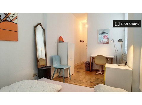 Zimmer zu vermieten in 4-Zimmer-Wohnung in Brüssel - Zu Vermieten