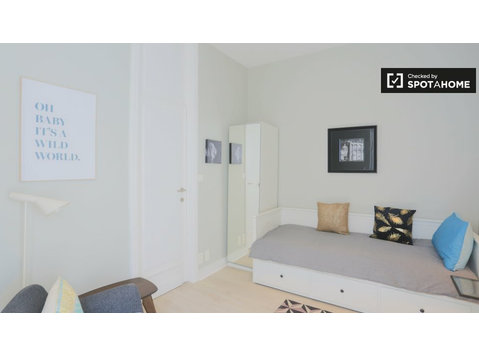 Zimmer zu vermieten in 4-Zimmer-Wohnung im europäischen… - Zu Vermieten