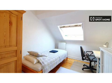 Saint-Gilles'de 4 yatak odalı dairede kiralık oda - Kiralık