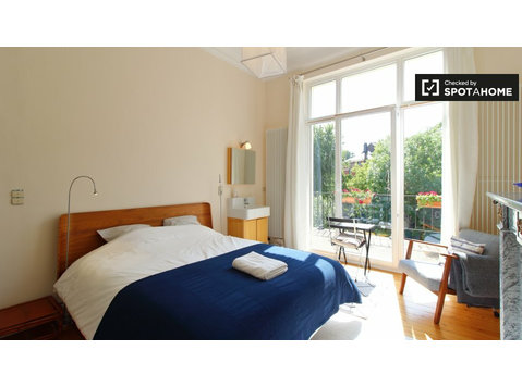 Zimmer zu vermieten in 4-Zimmer-Wohnung in Saint-Gilles - Zu Vermieten