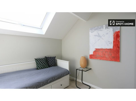 Room for rent in 5-bedroom apartment in European Quarter - For Rent