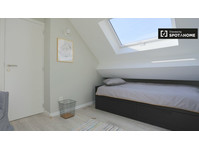 Room for rent in 5-bedroom apartment in European Quarter - Te Huur