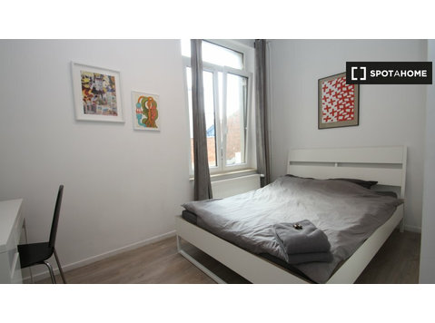 Zimmer zu vermieten in 5-Zimmer-Haus in Brüssel - Zu Vermieten