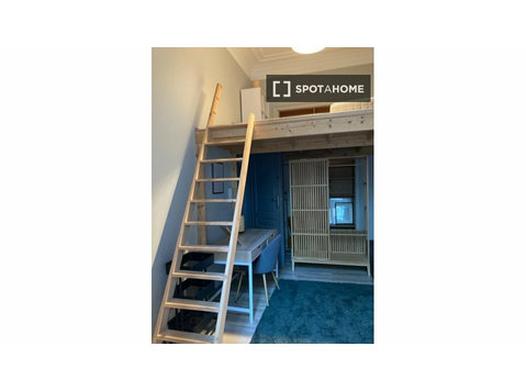 Room for rent in 6-bedroom apartment in Brussels - Ενοικίαση