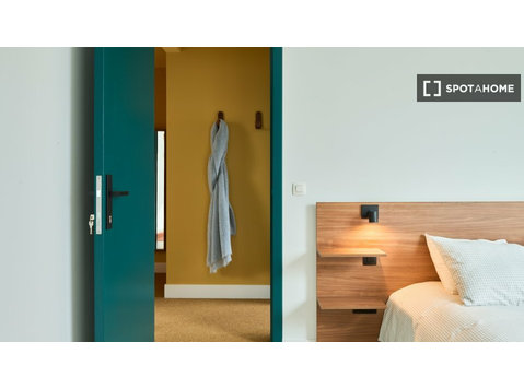 Room for rent in 6-bedroom apartment in Jacht, Brussels - Vuokralle